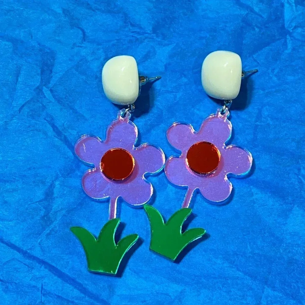 Retro Mod Flower Power 60s Acrylic Daisy Pierced Earrings